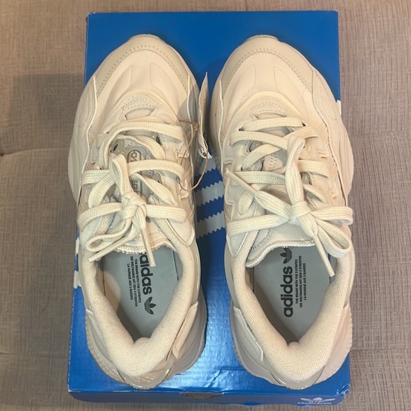 Adidas Ozweego J. NWT size 4 men’s/woman’s 6 - Picture 11 of 11